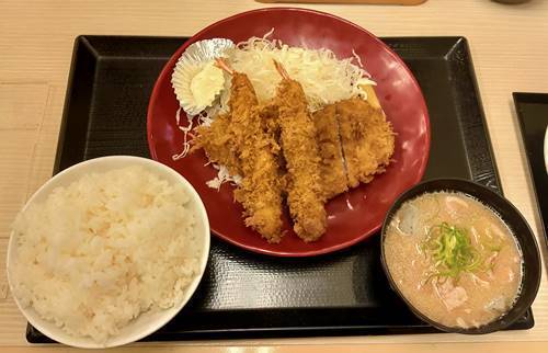 かつや 海老ロースカツ定食 サラダ 王道ロースカツ定食 王道とん汁定食 期間限定販売 バイク好きペケの気ままにブログ