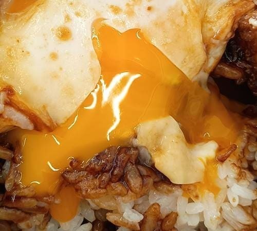 かつや 黒味噌チキンカツ丼 半熟卵.jpg