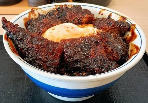 かつや 黒味噌チキンカツ丼(1).jpg