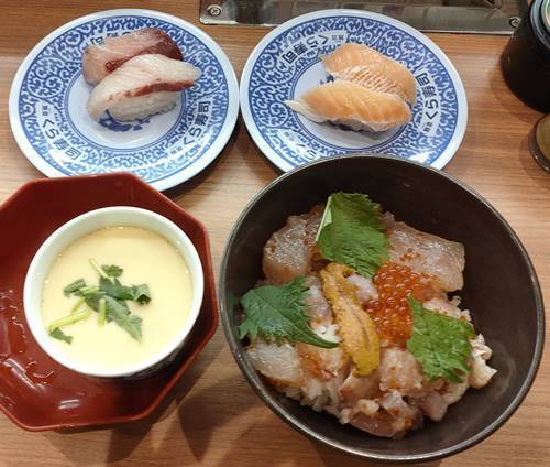くら寿司 感動のくらランチ 旬の海鮮丼 平日限定17時まで ワンコイン茶碗蒸し付 バイク好きペケの気ままにブログ