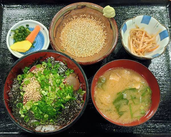 こつこつ庵 関さば琉球丼定食.jpg