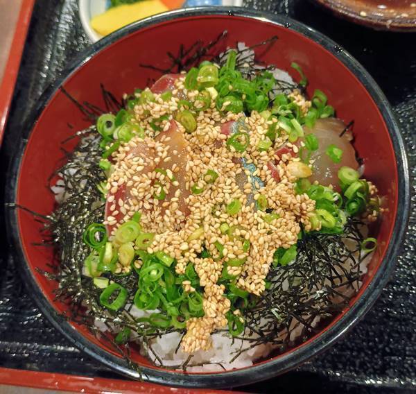 こつこつ庵 関さば琉球丼定食 関さば琉球丼.jpg