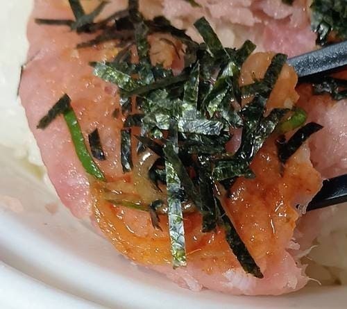 すき家 まぐろユッケ丼 まぐろ.jpg