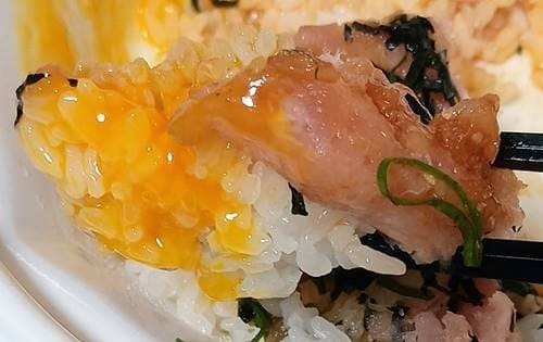 すき家 まぐろユッケ丼 まぐろ＆卵.jpg