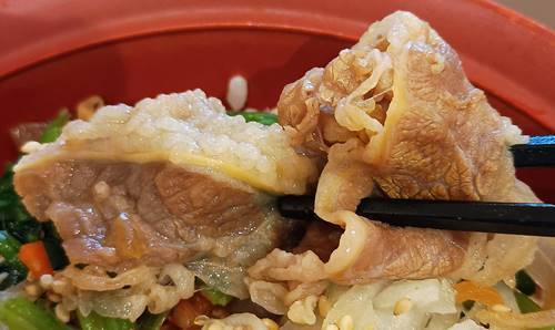 すき家 ビビンバ牛丼 牛肉.jpg