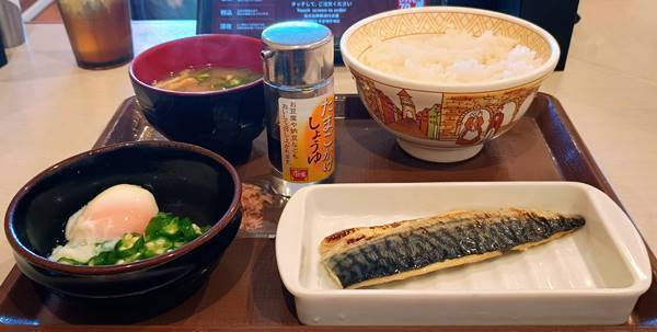 すき家 塩さばまぜのっけ朝食(1).jpg