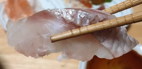 はま寿司 特上5種の海鮮丼 真鯛.jpg
