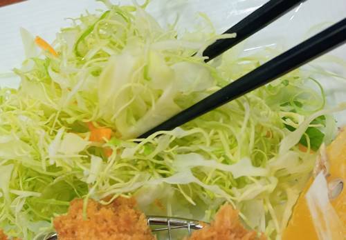 まるまつ カキフライ定食 サラダ.jpg