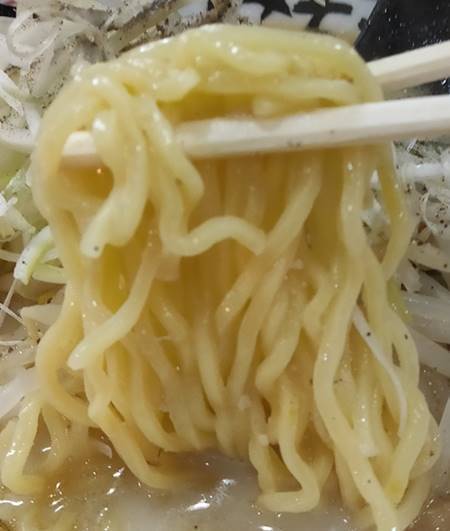 みそ吉 味噌ラーメン 麺.jpg