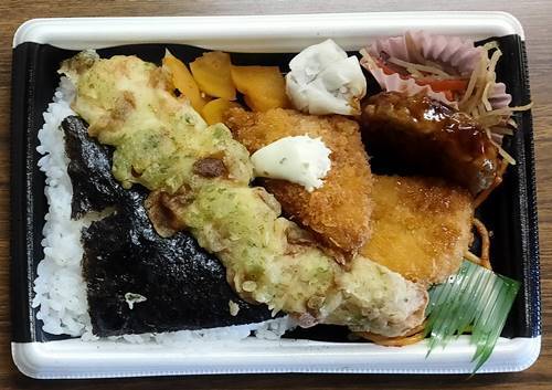 イオン まんぞく海苔弁当 298円 竹輪の磯辺揚げ コロッケ 焼売 白身フライ ハンバーグ バイク好きペケの気ままにブログ