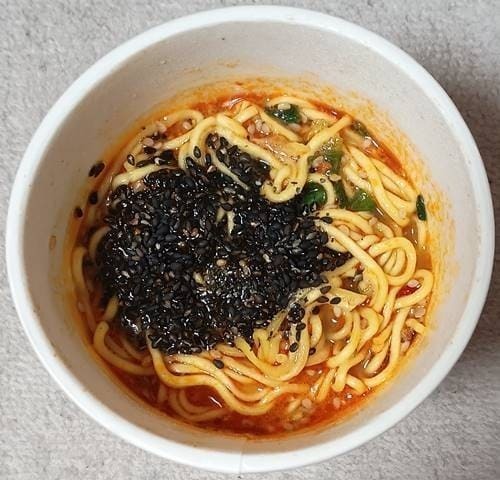エースコック タテ型 飲み干す一杯 担担麺 胡麻投入.jpg