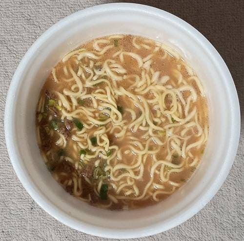 エースコック 超大盛りスーパーカップ2.0倍 豚骨醤油ラーメン 関西風から関東風.jpg