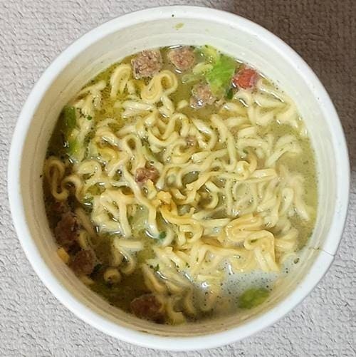 カップヌードル 豚骨ジェノバ ビッグ.jpg