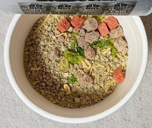 カップヌードル 豚骨ジェノバ ビッグ(1).jpg