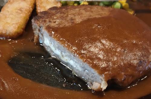 ガスト チーズINハンバーグ 断面(1).jpg