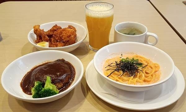 ガスト フィットメニュー ハンバーグ＆唐揚げ＆パスタ(1).jpg