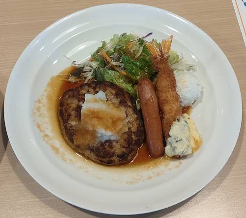 ガスト 日替わりランチ (おろしハンバーグ&海老フライ&ソーセージ).jpg