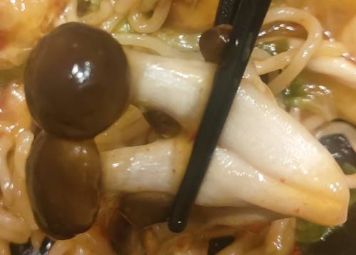 ガスト 牡蠣のピリ辛あんかけ焼きそば しめじ.jpg