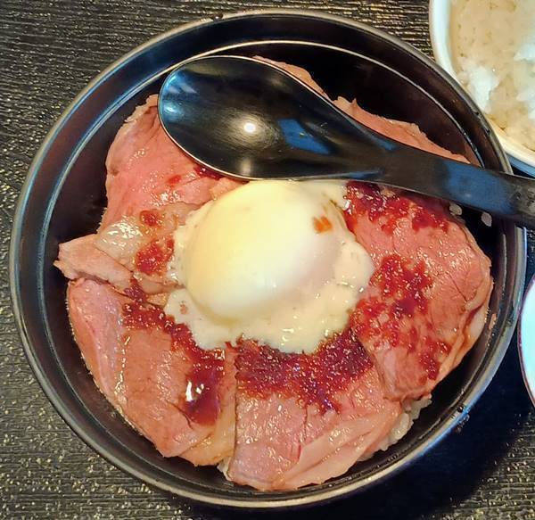 キッチン山麓 ローストビーフ丼.jpg