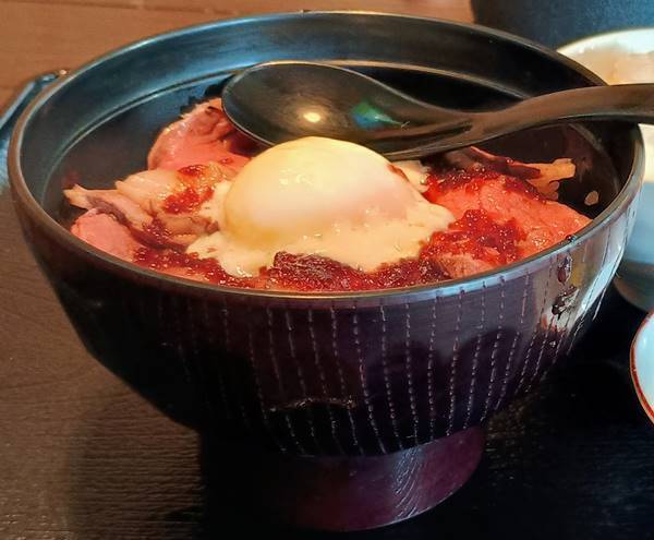 キッチン山麓 ローストビーフ丼(1).jpg