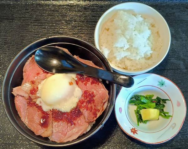 キッチン山麓 ローストビーフ丼&ライス.jpg