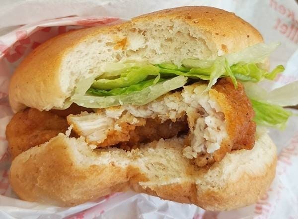 ケンタッキーフライドチキン チキンフィレバーガー 断面.jpg