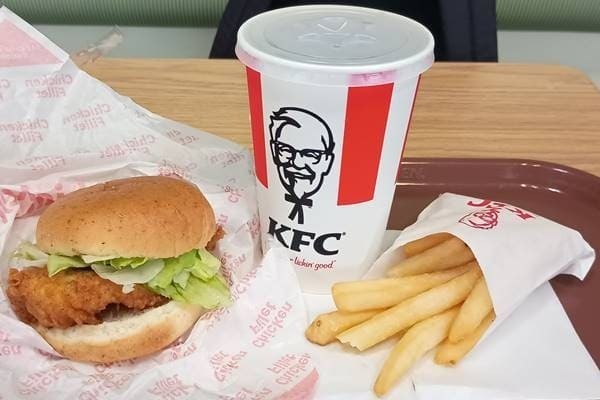 ケンタッキーフライドチキン チキンフィレバーガーセット(1).jpg