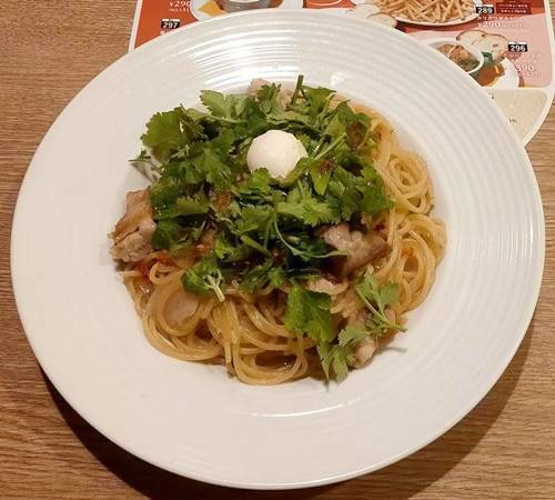 ココス グリルチキンとパクチーのスイートチリパスタ.jpg