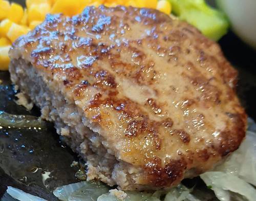 ココス ハンバーグ＆広島県産牡蠣フライランチ ハンバーグ 断面(1).jpg