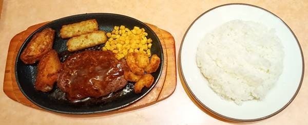 サイゼリヤ ミックスグリル&ラージライス.jpg