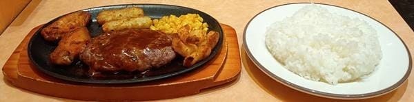 サイゼリヤ ミックスグリル&ラージライス(1).jpg