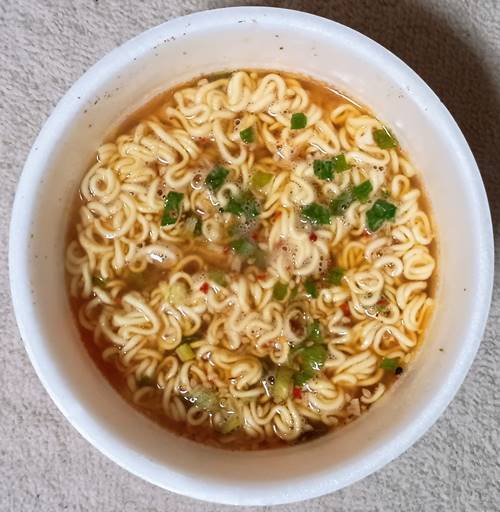 サッポロ一番 大人のみそラーメンどんぶり ごま香る担々風 菰田欣也監修.jpg