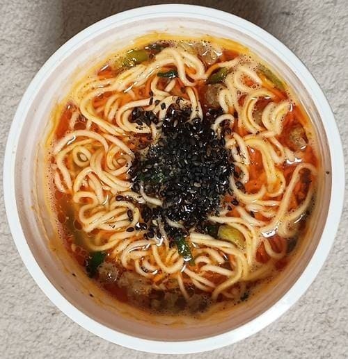 サッポロ一番 真・三國無双 ORIGINS 成都式担担麺 胡麻投入.jpg