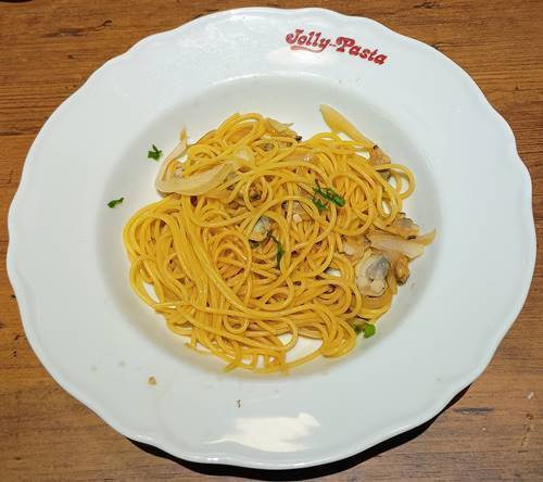 ジョリーパスタ あさりの醤油ソース オリーブオイル投入.jpg