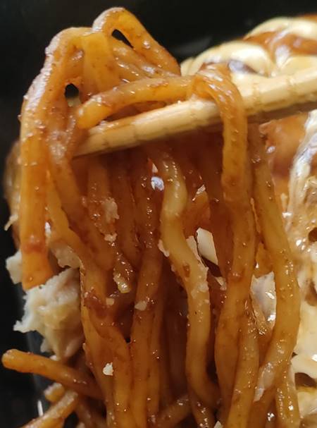 セブンイレブン 豚玉＆焼きそば 焼きそば.jpg