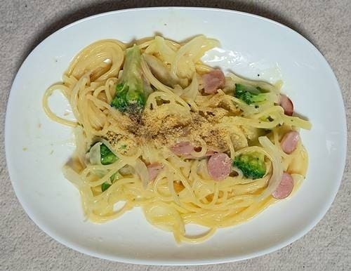 トップバリュベストプライス カルボナーラ パルメザンチーズ投入.jpg