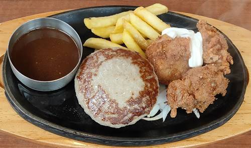ビッグボーイ チーズinハンバーグ&フライドチキンランチ.jpg