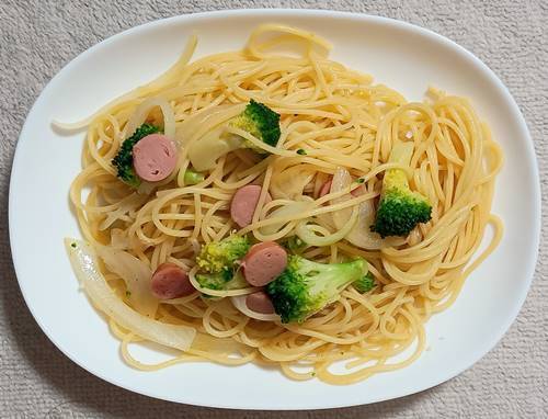ブリッコリーと玉ねぎのペペロンチーノ.jpg