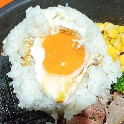 ペッパーランチ 牛焼肉ランチ 目玉焼き.jpg