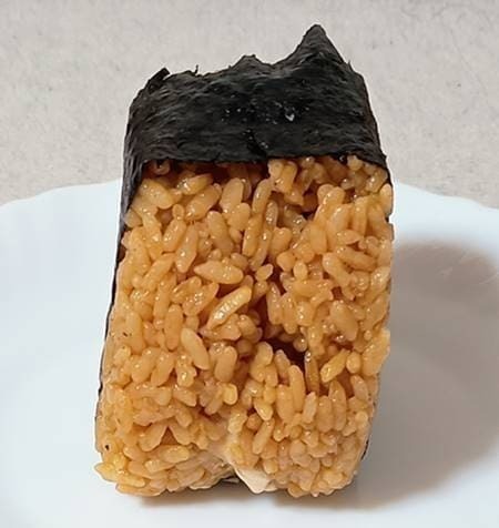 ミニストップ でかむすび こく旨鶏醤油マヨネーズ具増量(2).jpg