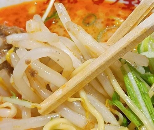 ラーメン 魁力屋 ウマカラ担担麺 もやし.jpg