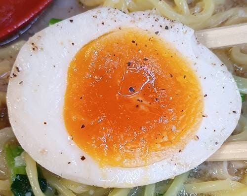 ラーメンガキ大将 ガキ大将ラーメン 煮卵.jpg