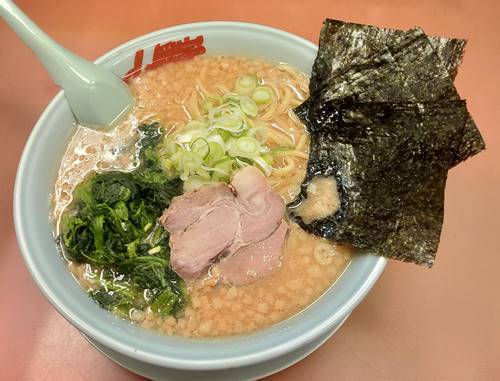 ラーメン山岡家 醤油ほうれん草ラーメン 背脂変更 こだわりの豚骨スープ バイク好きペケの気ままにブログ