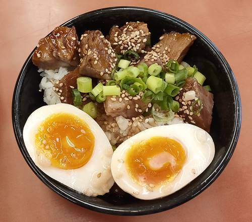 ラーメン山岡家 コロチャーシュー丼 味付玉子乗せ.jpg