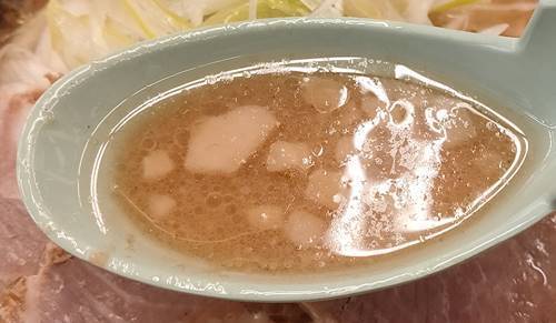 ラーメン山岡家 海老薫る濃厚あさり醤油ラーメン スープ.jpg