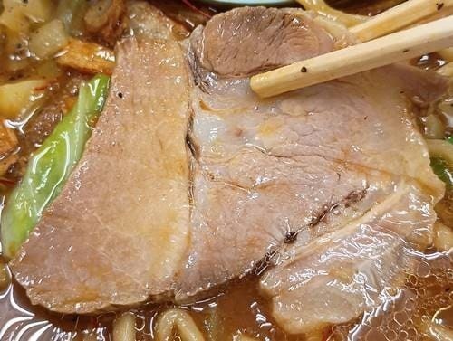 ラーメン山岡家 特製カレーとんこつラーメン チャーシュー.jpg