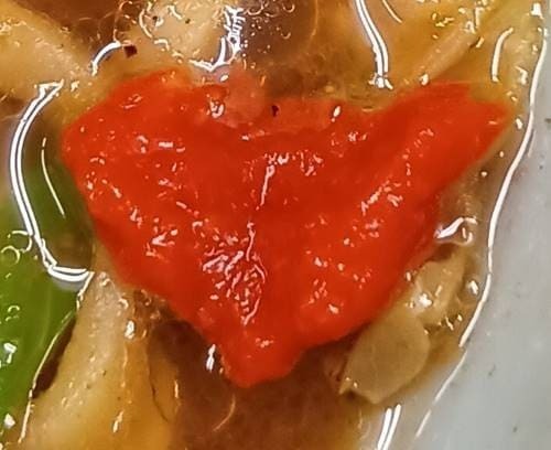 ラーメン山岡家 特製カレーとんこつラーメン 豆板醤投入.jpg