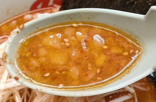 ラーメン山岡家 辛味噌ネギラーメン スープ.jpg