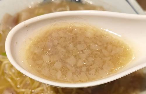リンガーハット とくちゃんぽん背脂とんこつ醤油 スープ.jpg