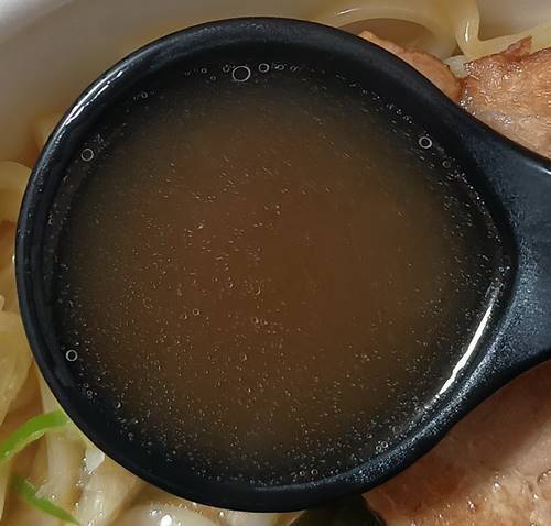 ローソン 五福星監修 肉ワカメらーめん スープ.jpg